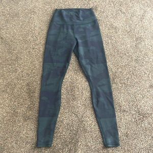 Alo Yoga leggings Size S